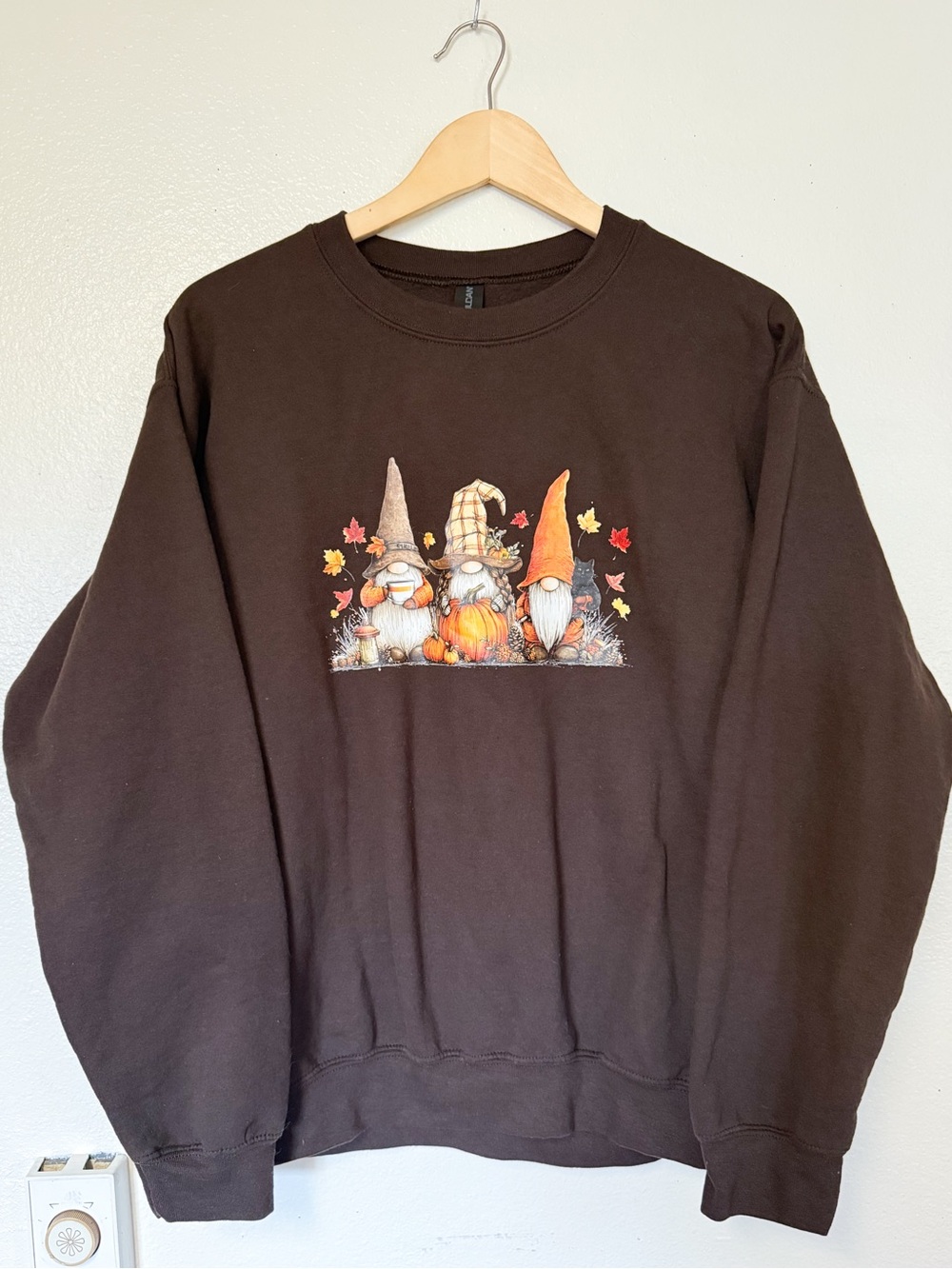 Fall Gnome Pumpkin Brown Graphic Crewneck Sweatshirt Women’s Medium